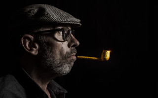 Man hat glasses smoking pipe - his mouth free wallpaper