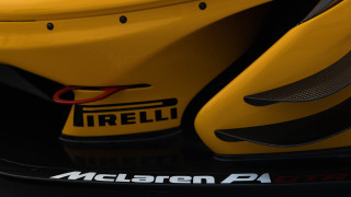 Yellow motorcycle black stripe red - a black stripe free wallpaper