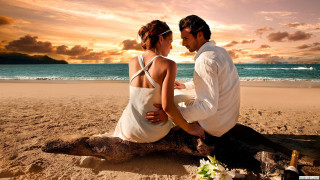 Man woman beach sunset log - romantic free wallpaper