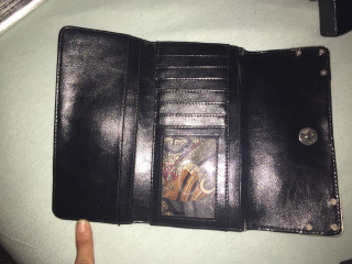 Person holding wallet open table - a picture of a person free wallpaper
