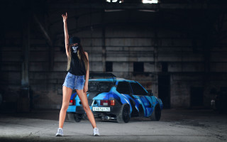 Woman blue shorts car blue - a blue car free wallpaper