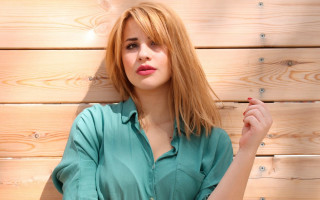 Ayshia taskin blonde blue shirt - a red lip free wallpaper