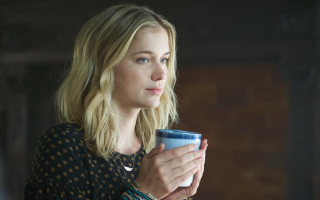 Woman coffee phone serious blonde - derek hill free wallpaper