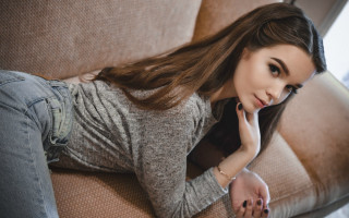 Woman couch smile rococo 3d - a smile free wallpaper for desktop