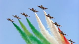 Jets colored smoke rainbow formation - coppo di marcovaldo free wallpaper