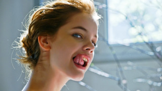 Woman toothbrush tree pastel aramenta - attractive free wallpaper
