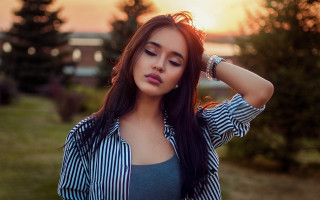 Woman long hair field blurry - a woman free wallpaper for desktop
