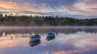 Boats lake foggy sky trees - impressionist free wallpaper