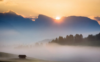 House foggyfield mountains sunshine berndfasching - the cloud free wallpaper