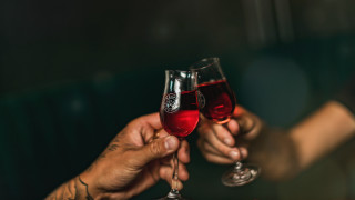 Two people wine glasses rococo - brassaï free wallpaper
