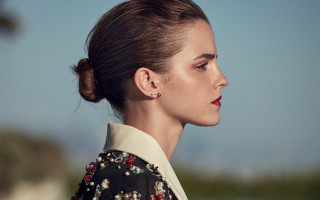 Woman flowerjacket highbun redlip profile - a red lip free wallpaper