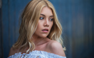 Eszter blonde blue background portrait - a blue curtain free wallpaper