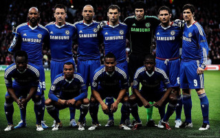 Soccer team photo stadium crowd - heroic free wallpaper