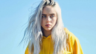 Woman white hair yellow kimono - ocean free wallpaper