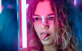 Woman glasses weird face holography - her tongue free wallpaper