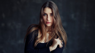 Serious blonde woman portrait blueeyes - serious free wallpaper for desktop