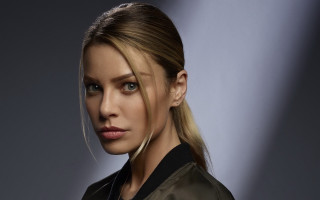 Woman ponytail leatherjacket portrait blonde - eve ryder free wallpaper