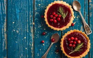 Cranberry pies blue table christmas - clara peeters free wallpaper