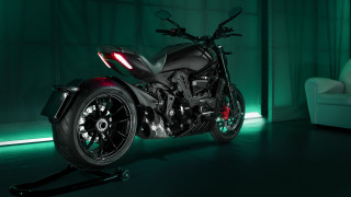 Motorcycle dark room green light - panfuturism free wallpaper for desktop