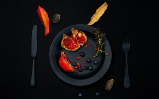 Plate pomegranate knife fork minimalism - food photography free wallpaper