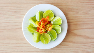 Plate food flower table top - a plate of food free wallpaper
