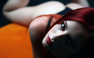Red hair woman bed blurry - still free wallpaper