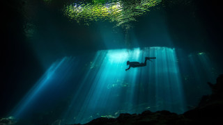 Swimming person light rays water - a large body of water free wallpaper