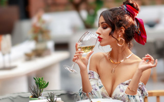 Woman wine table plant blurry - a glass of wine free wallpaper