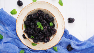 Blackberries mint blue cloth white - byeon sangbyeok free wallpaper