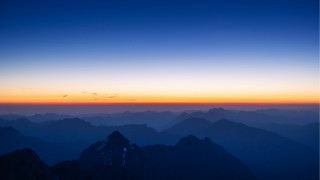 Mountain range sunset plane window 3 - a view of a mountain range free wallpaper