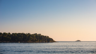 Small island ocean boat mountain 2 - a small island in the distance free wallpaper