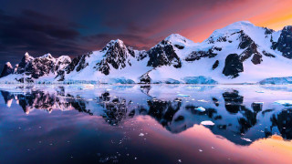 Mountain iceberg lake sunset city - beautiful landscape free wallpaper for desktop