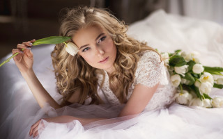 Woman flower bouquet sculpture fashion - a bouquet of flowers free wallpaper
