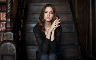 Woman staircase black shirt jeans - a black shirt and jeans free wallpaper