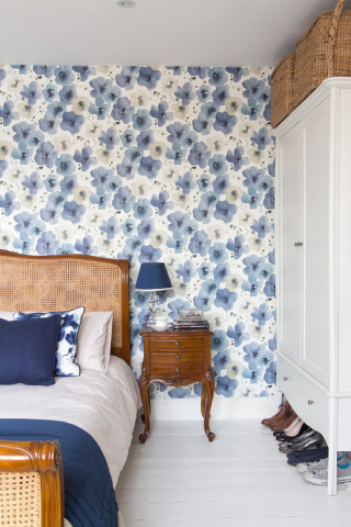 Bedroom with bed comfort cozy 2 - dresser free wallpaper
