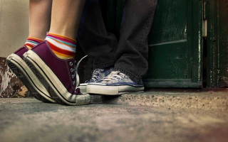Couple standing feet ground legs - romantic free wallpaper