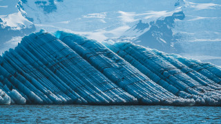 Iceberg mountains lake blue sky - sharp edge free wallpaper