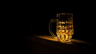 Beer glass dark backlighting art - adolf bierbrauer free wallpaper