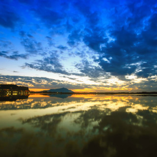 Lake sunset clouds mountain distant - cinematic photography free wallpaper
