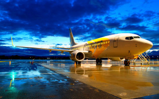 Jetliner airport tarmac night sky - top of an airport tarmac free wallpaper