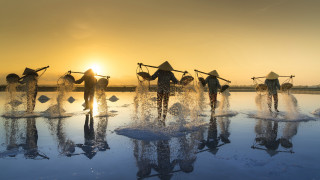 Group people lake paddles hats - phuoc quan free wallpaper