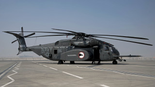 Helicopter airport tarmac pilot children - 100mm free wallpaper