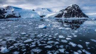 Mountain ice lake icefloe beach - ice flo free wallpaper