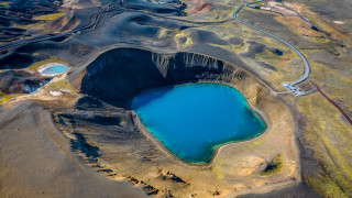 Large crater blue lake road - a blue lake free wallpaper
