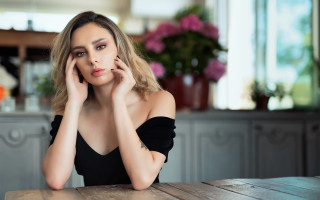Serious woman table face black - her face free wallpaper for desktop