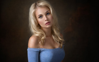 Blonde woman blue shirt jeans - a picture free wallpaper