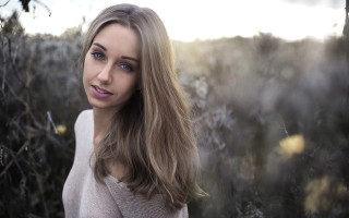 Woman longhair flowerfield smiling blueeyes - a field of flowers free wallpaper