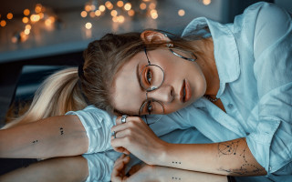 Woman glasses tattoo posing brown - glass free wallpaper
