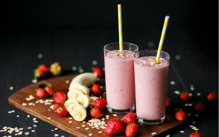 Smoothie glasses strawberries bananas christmas - cutting free wallpaper