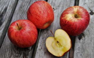 Three apples wooden table half - one cut free wallpaper